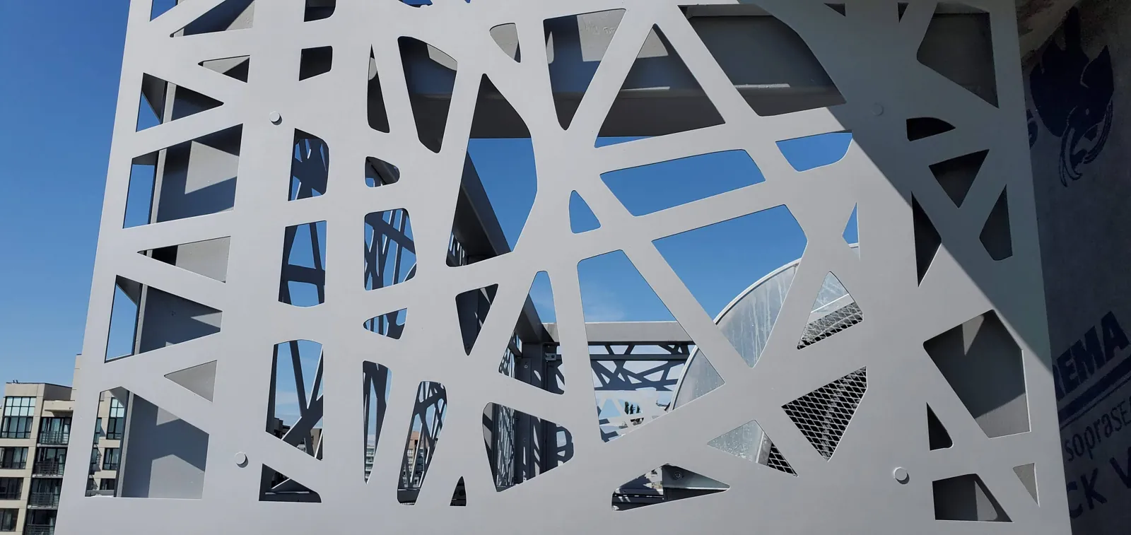 White laser-cut triangle pattern metal screen