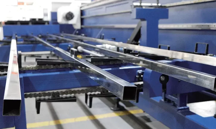 Square steel tubes on the automatic loader of the tube laser